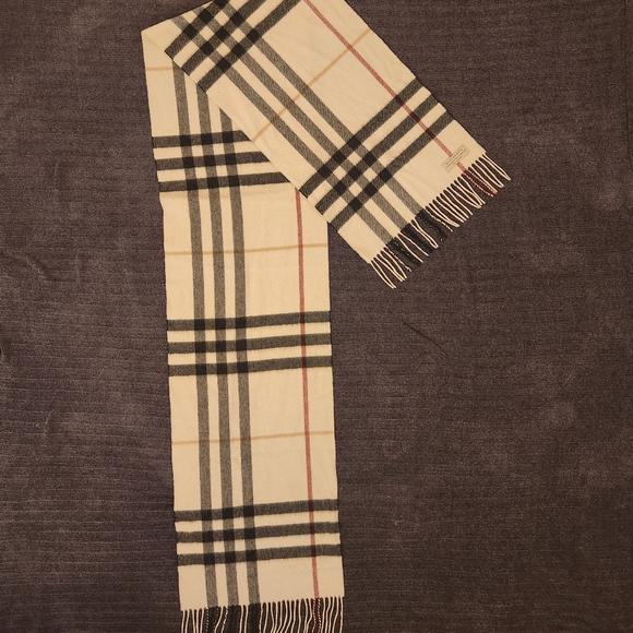 New - Authentic Burberry cashmere scarf - Picture 6 of 6